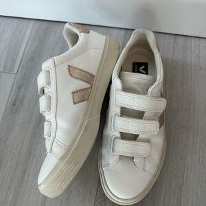 VEJA sneakers size 8